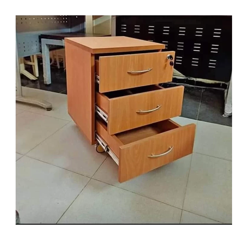 Wooden drawer unit with 3 drawers