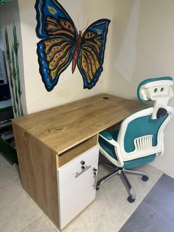 Desk, size 120*60 cm image